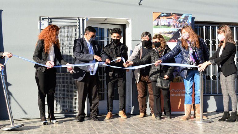 Rioseco y Hernández en la inauguración de la escuela de malambo.
