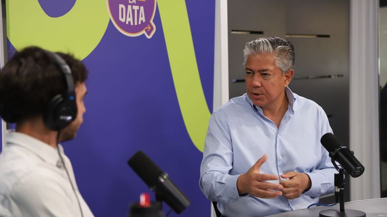 El gobernador Rolando Figueroa pasó por Bajá La Data, en el stream de LM Neuquén