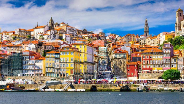 Portugal atrae a los jóvenes argentinos a mudarse como nómades digitales