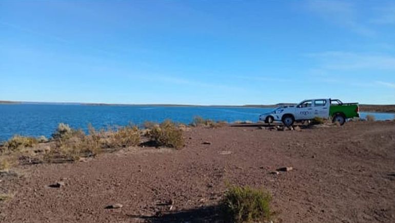 Búsqueda de tres pescadores en Embalse Alicurá que perdieron contacto con sus familiares