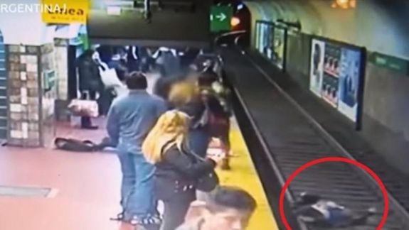 Dramático rescate: intentó suicidarse arrojándose a las vías 