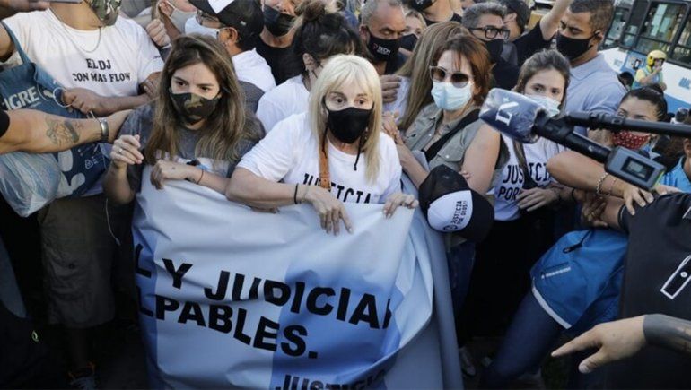 #10M: Dalma, Gianinna y Claudia marcharon para pedir justicia por Maradona