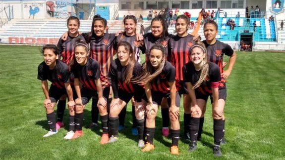 Petrolero vuelve a reinar en el fútbol femenino