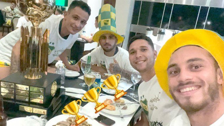 Nahuel Gallardo y otro festejo con Defensa y Justicia.&nbsp; Ganó la Recopa Sudamericana.&nbsp;