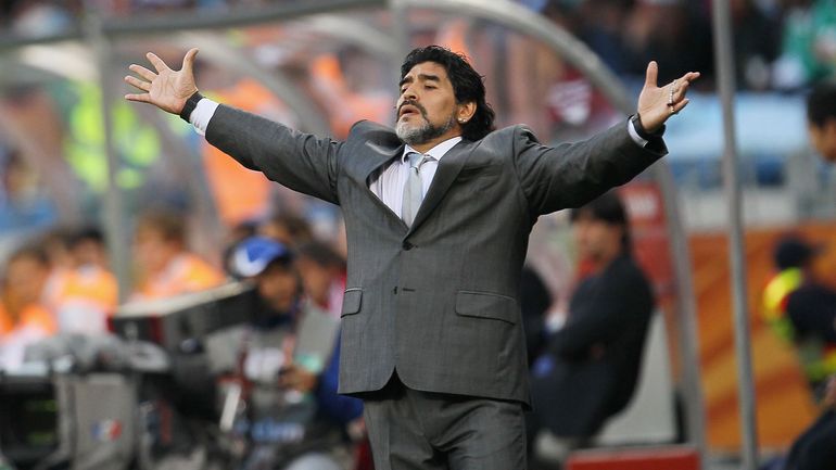 Dalma Maradona contó que tuvieron que convencer a Diego de que se vista de traje durante el Mundial de Sudáfrica 2010. 
