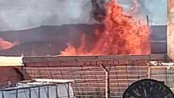 Santa Cruz: incendio en la casa de una proteccionista animal de Caleta Olivia.