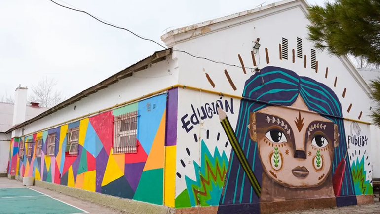 La escuela de Valentina Norte se viste de colores para festejar su centenario