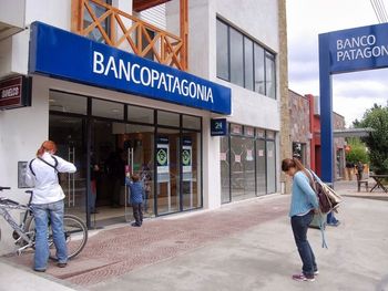 El hecho ocurrió en una sede del Banco Patagonia en la región.