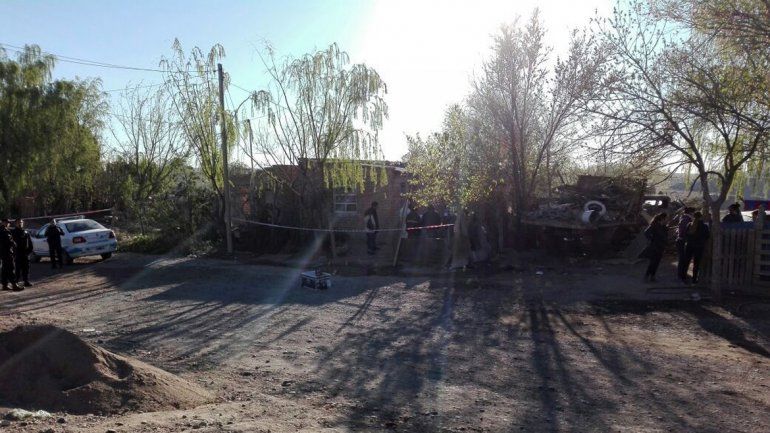 Asesinaron a un joven de un disparo en el cuello a pocos metros de la Policía