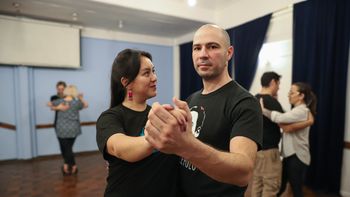 tango en el valle, la propuesta de una pareja que rompe estereotipos a la hora de bailar tango en el valle, la propuesta de una pareja que rompe estereotipos a la hora de bailar