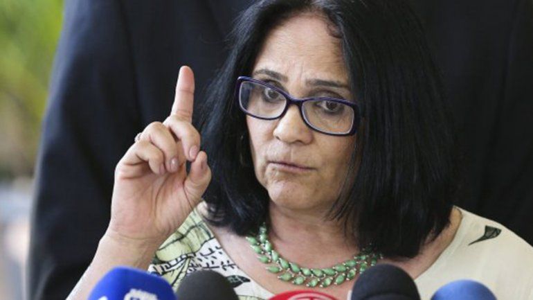 La nueva era en Brasil para una ministra: niños de azul y niñas de rosa