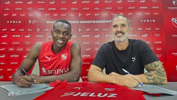 Quiñonez puso la firma este miércoles y ya entrenó con Independiente. Quiñonez puso la firma este miércoles y ya entrenó con Independiente.