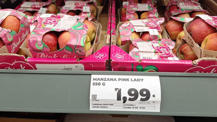 Manzana en supermercado Mercadona (Foto del 17 de marzo de 2025). Manzana en supermercado Mercadona (Foto del 17 de marzo de 2025).