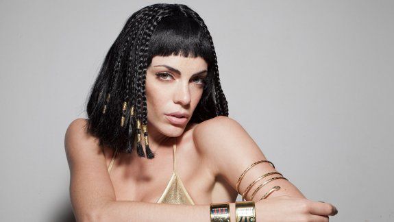 emilia attias vuelve a la tv para recorrer el mundo