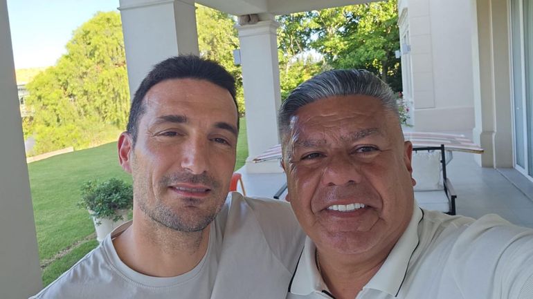 Scaloni se reunió recientemente con Tapia. Scaloni se reunió recientemente con Tapia.
