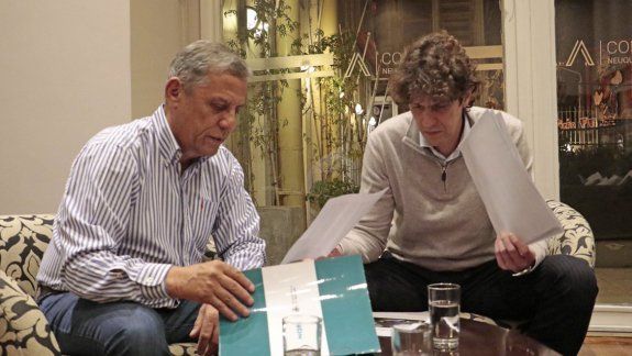 lousteau llego a neuquen y se mostro con pechi quiroga