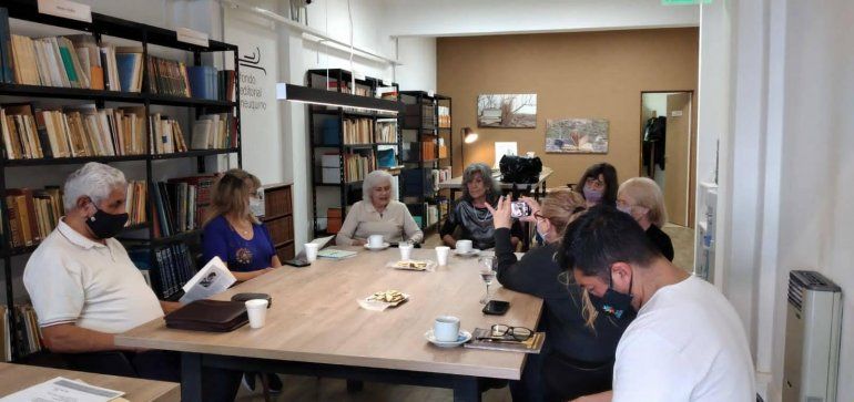 Un grupo de escritores organizaron un recital de poemas de Irma Cuña que se realizará el sábado frente a la Biblioteca Pública Provincial.