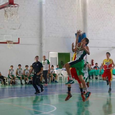 Ezequiel, cuando era más chico aún, en pleno ataque.