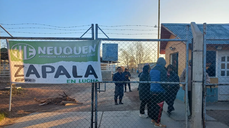 Bloqueo de ATE en Zapala impide la salida de carne del matadero municipal