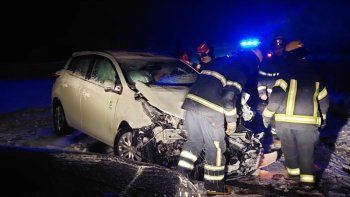 De noche y con la ruta cortada, chocaron dos vehículos. De noche y con la ruta cortada, chocaron dos vehículos.