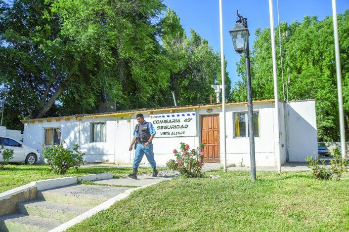 A los vecinos les corresponde la Comisaría 49 de Vista Alegre. A los vecinos les corresponde la Comisaría 49 de Vista Alegre.