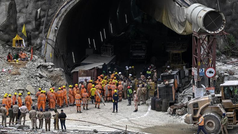 Tras más de dos semanas atrapados, los mineros comenzaron a ser rescatados.