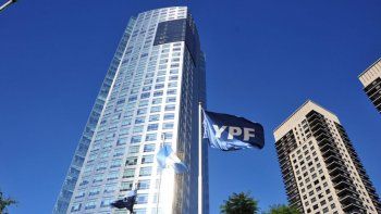 YPF busca aplazar un vencimiento de bonos internacional