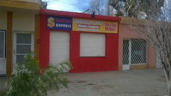 Durante la mañana de ayer, la Policía realizó los peritajes y recuperó el arma del delincuente que asaltó la financiera Gestión Express de Cutral Co.