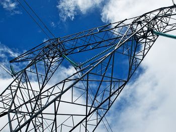 Impulsan reformas clave para el mercado eléctrico.