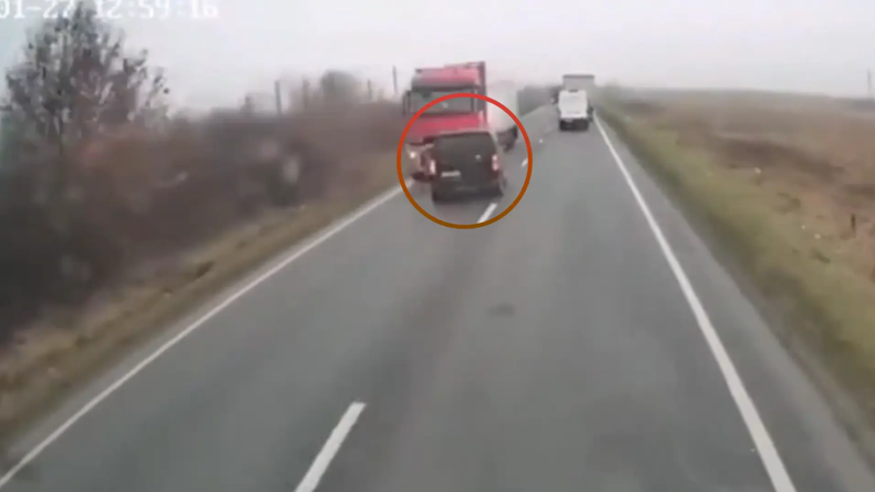 Impactante video: un grupo de hinchas murió cuando viajaban a ver a su equipo por la Europa League | LM Neuquen Impactante video: un grupo de hinchas murió cuando viajaban a ver a su equipo por la Europa League