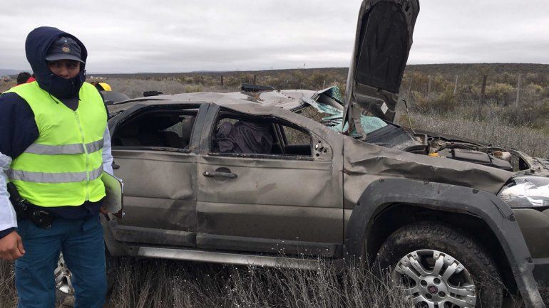 Un turista porteño murió en un vuelco en la Ruta 237 en cercanías de Piedra del Águila