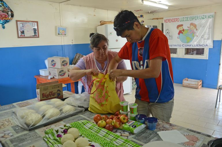 Cada vez es mayor la demanda de niños y adolescentes que acuden a los comedores y merenderos. 
