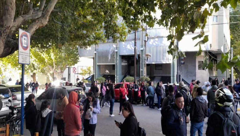 Trabajadores del ministerio de Producción cortan Belgrano y Santiago del Estero