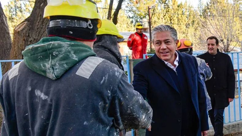 Rolando Figueroa se refirió a varios temas en su visita a Chos Malal.