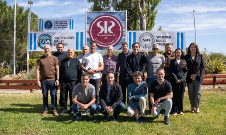 Encuentro de productores rurales de Chubut con el ministro Juan Pavón. Encuentro de productores rurales de Chubut con el ministro Juan Pavón.