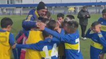 conmovedor llanto de un dt de boca tras la ovacion de sus pequenos futbolistas conmovedor llanto de un dt de boca tras la ovacion de sus pequenos futbolistas