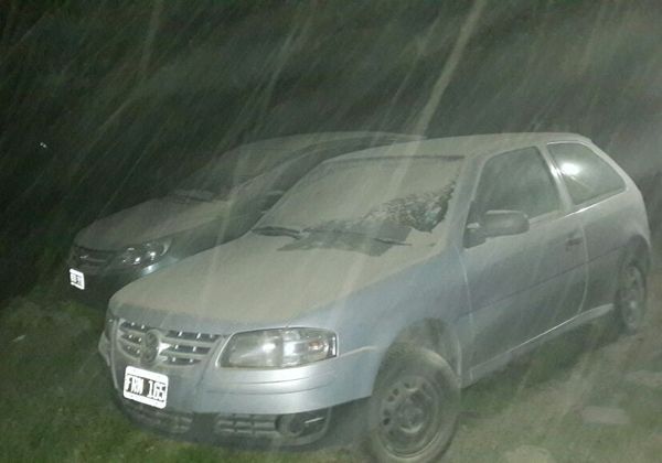 Por la llegada de las cenizas del volcán Calbuco, se suspendieron las clases en Villa La Angostura