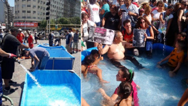 Organizaron un piletazo en el Obelisco en defensa de Milagro Sala