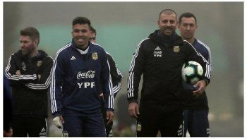 el indignante desprecio al huevo acuna en el pase entre lopez-paoloski el indignante desprecio al huevo acuna en el pase entre lopez-paoloski