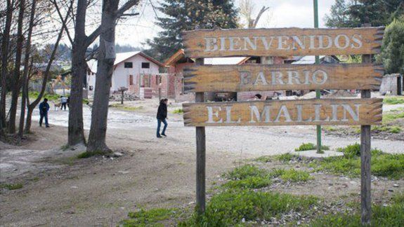 El violento ataque machista tuvo lugar en el barrio El Mallin, en plena vía pública.