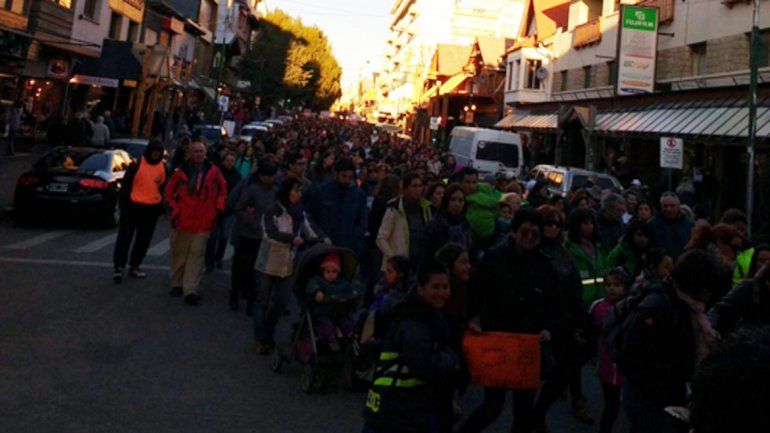 Una multitud marchó hacia el Centro Cívico por Micaela Bravo