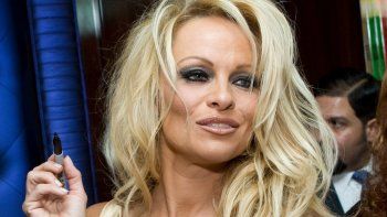 ¿que curiosa fantasia sexual le pidio pamela anderson a su novio? ¿que curiosa fantasia sexual le pidio pamela anderson a su novio?