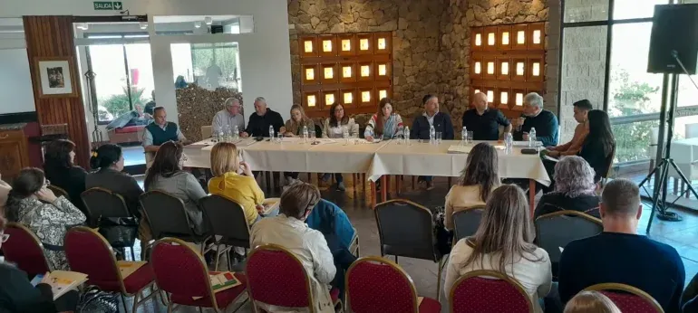 Diputados se reunieron en San Patricio del Chañar para analizar un proyecto de ley para resguardar las zonas productivas. Gentileza. Diputados se reunieron en San Patricio del Chañar para analizar un proyecto de ley para resguardar las zonas productivas. Gentileza.