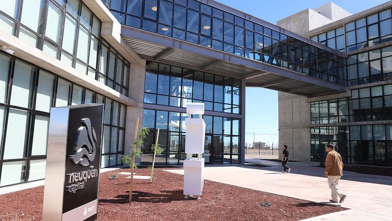 La inauguración del Instituto Vaca Muerta contó con la presencia de autoridades a nivel local