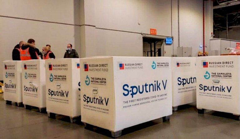 Sputnik V: Rusia admite que la demanda mundial excede su capacidad de producción