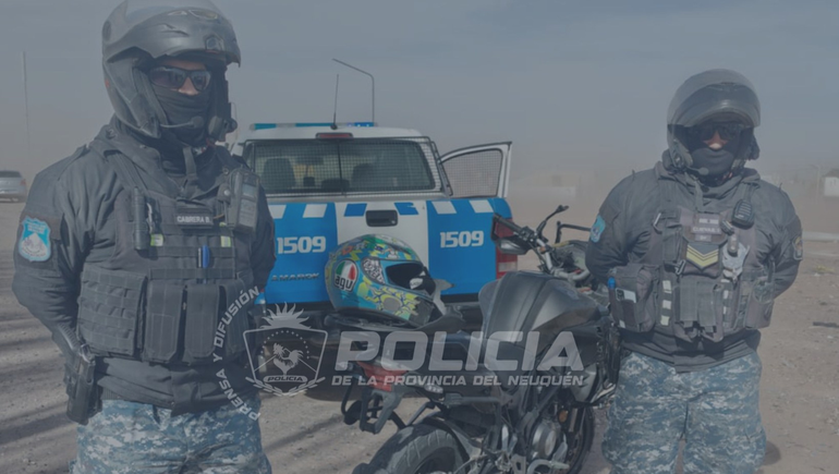 Persecución policial en el oeste neuquino: robó una moto y terminó atrapado tras chocar contra un patrullero