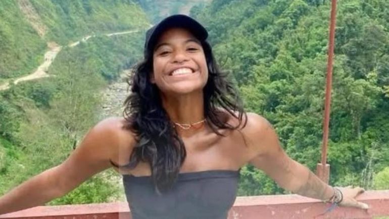 La familia de la joven que murió tras caer en un volcán de Indonesia busca saber si existieron irregularidades en el rescate. 