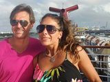 Aníbal Lotocki junto a su pareja, que supo ser secretaria del médico.