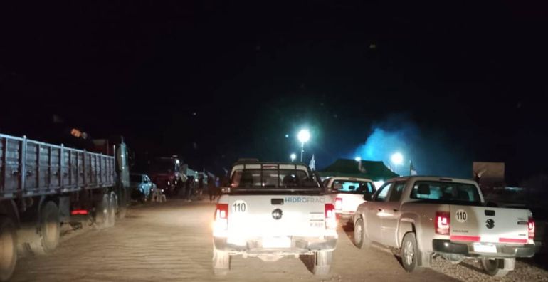 Camioneros bloquean la entrada a yacimientos de Vaca Muerta desde las 6 de la mañana del miércoles.