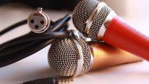 El conflicto se desató en la Radio Municipal de Sierra Grande, donde un vecino insistió que quería salir al aire y lo denunciaron por sus actitudes violentas. 